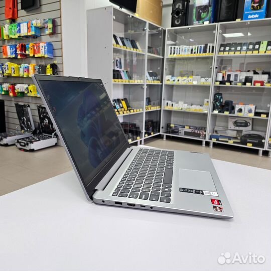 Ноутбук Lenovo AMD Ryzen 3 7320U 2.40Ghz Ram 8gb S