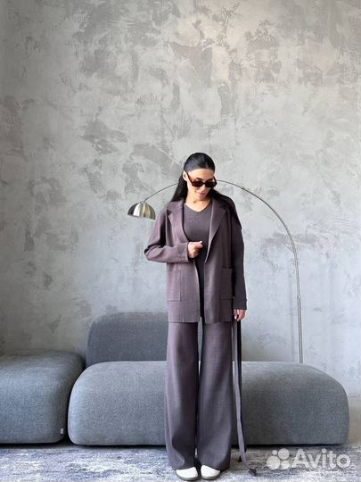 Брючный костюм женский