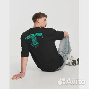 Черная футболка оверсайз с тигровым принтом на спи