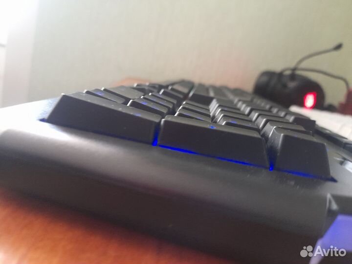 Игровая клавиатура и мышь