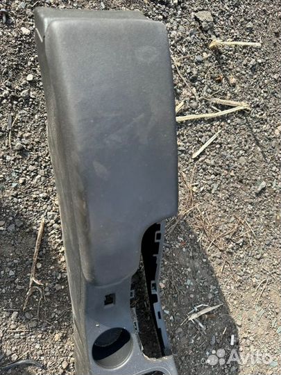 Центральная консоль с подлокотником Renault Megane