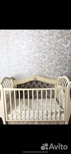 Детская кроватка с маятником и ящиком+комод