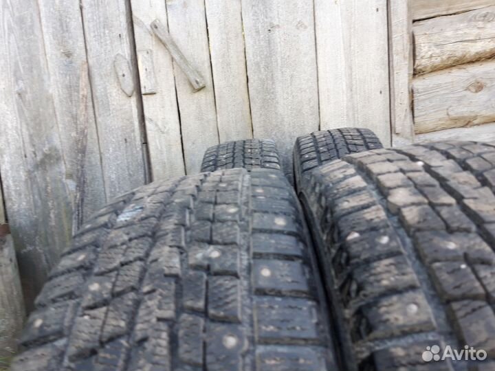 Dunlop SP Winter Ice 07 215/65 R16