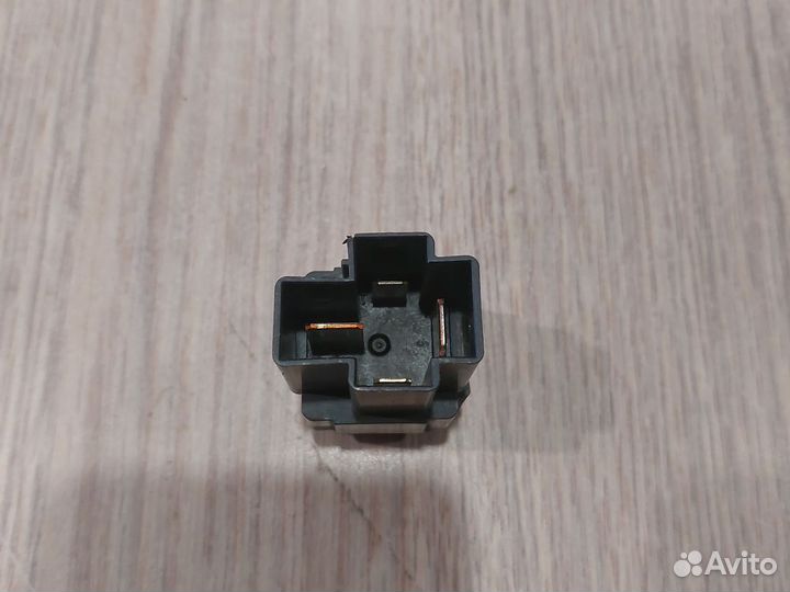 Реле вентилятора охлаждения Nissan