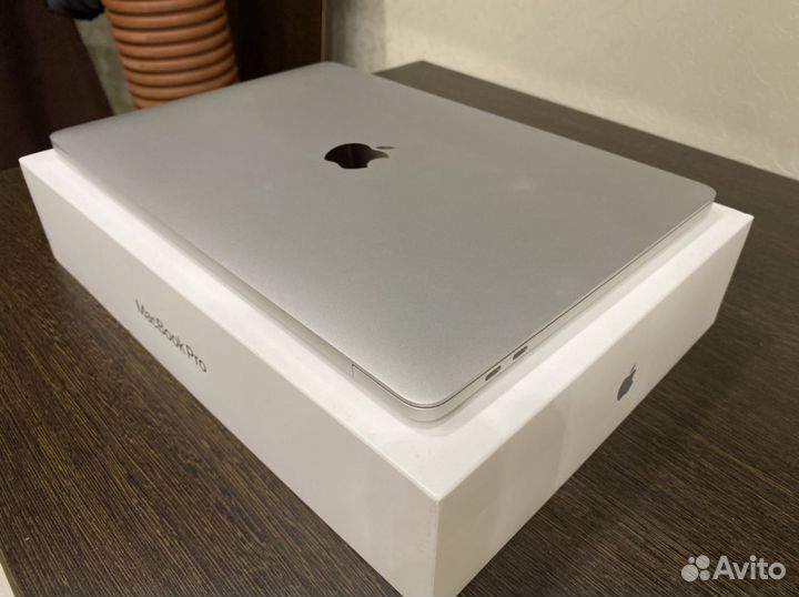 Apple MacBook Pro 13 2020 touch bar