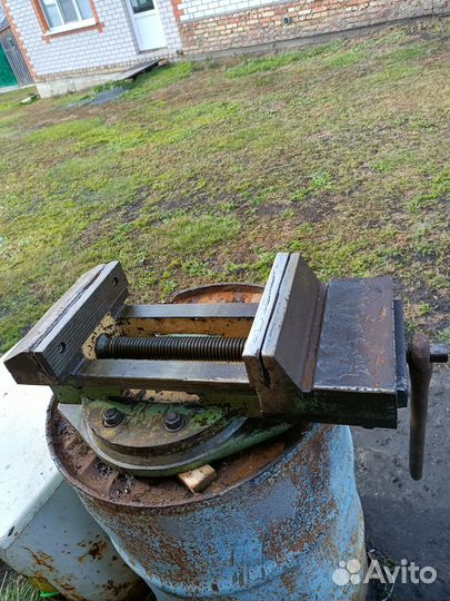 Тиски станочные 250 мм