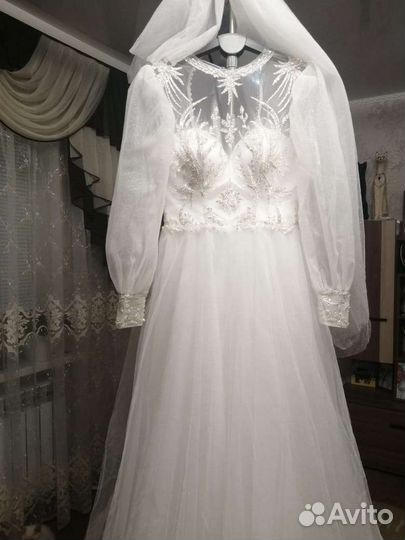 Свадебное платье