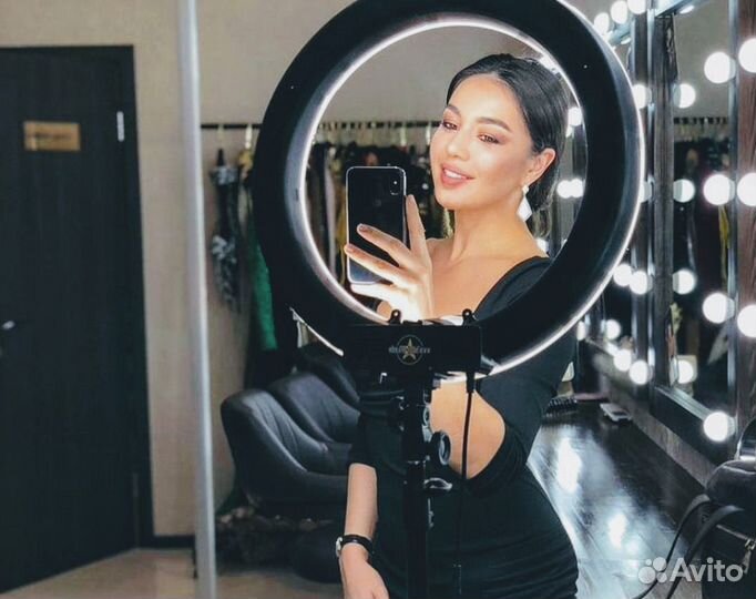 Кольцевая лампа для салонов