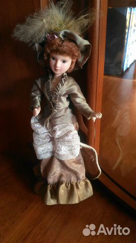 Кукла фарфоровая