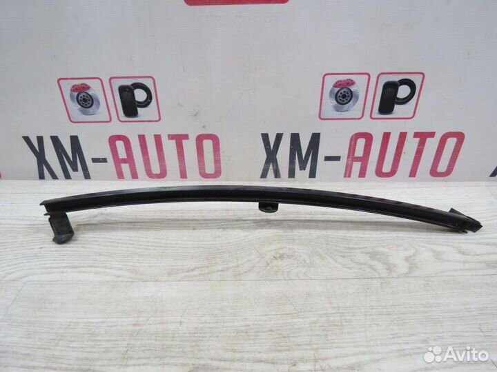 Направляющая стекла двери Toyota Corolla 150