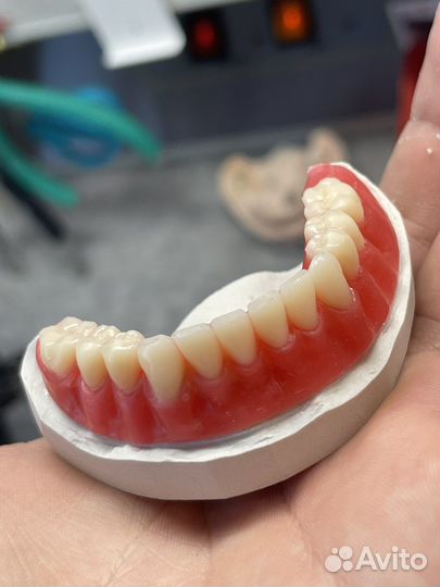 Зубной техник