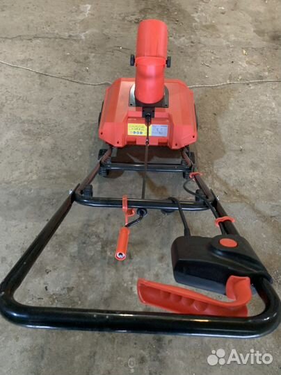 Снегоуборщик starwind EST 1600