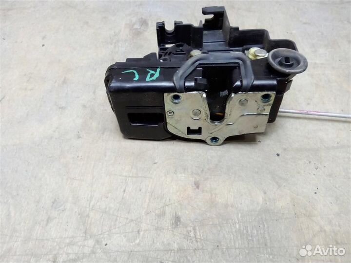 Замок двери задней левой от Chevrolet Captiva (C1