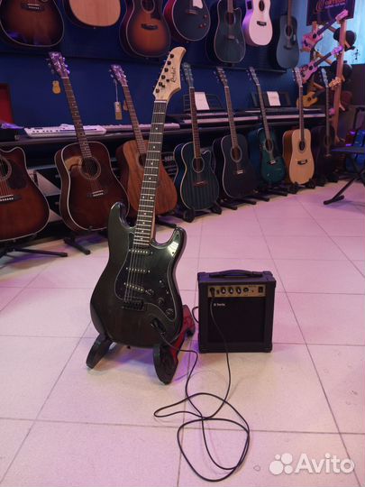 Электрогитара с комбиком новая