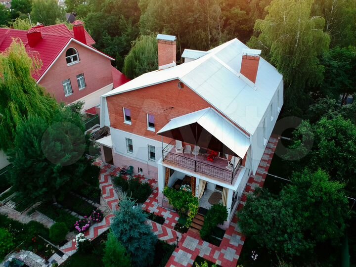 Дом 325 м² на участке 14 сот.