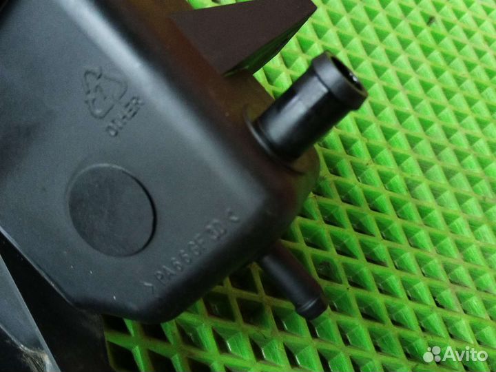 Бачок гур Mitsubishi carisma