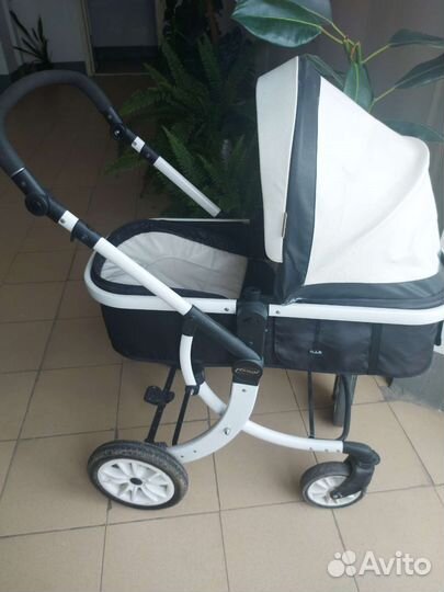 Коляска из эко кожи