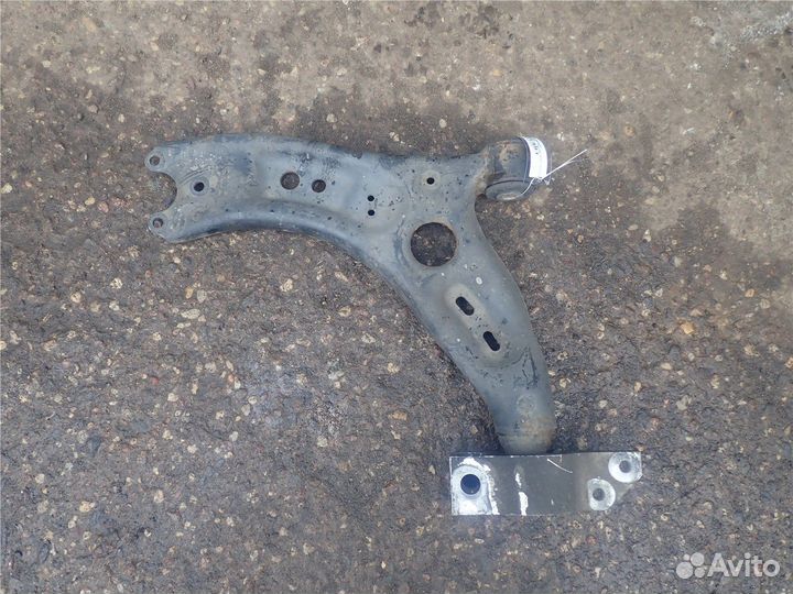 Рычаг подвески Volkswagen Tiguan, 2011