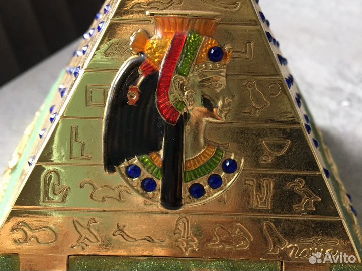 Статуэтки разные