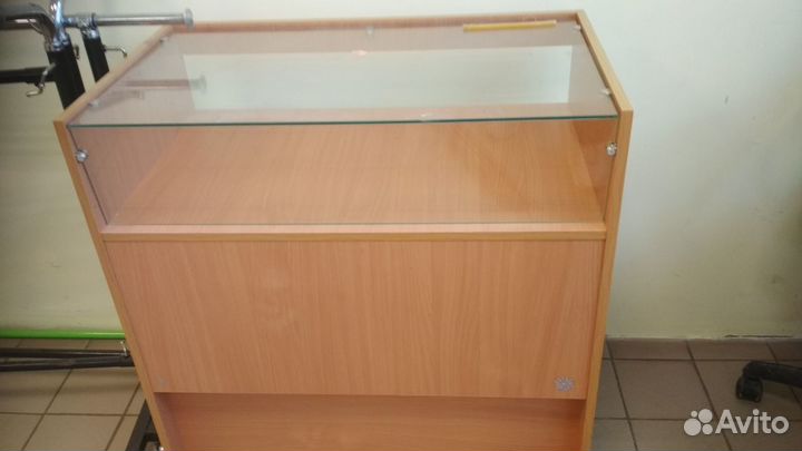 Стол витрина