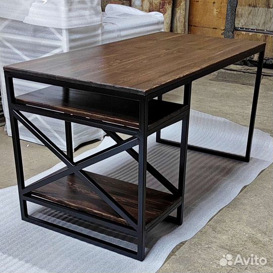 Компьютерный стол в стиле лофт