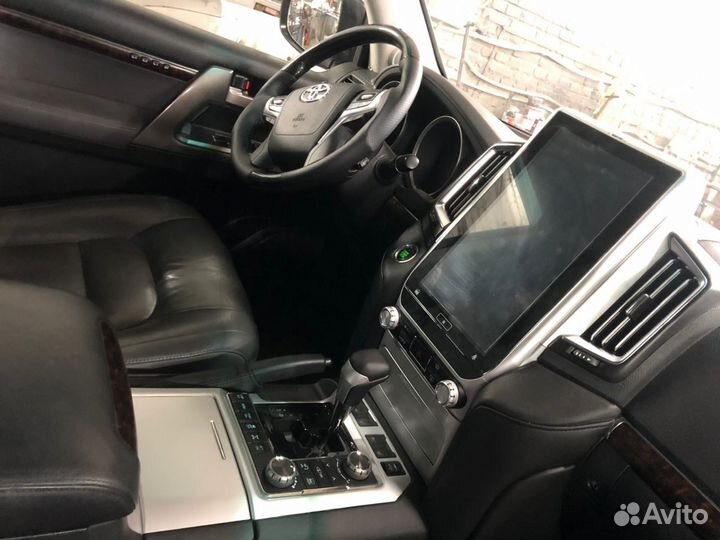 Рестайлинг обвес Toyota Land Cruiser 300