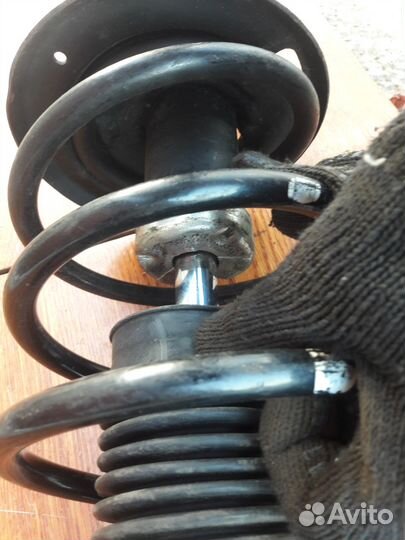 Стойка передняя правая Toyota Ractis 100