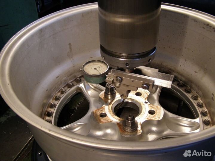 Расточка центрального отверстия литых дисков