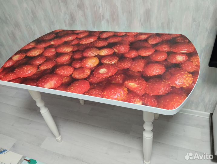 Стол кухонный