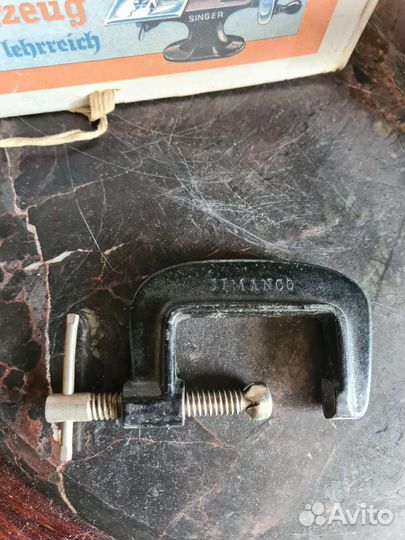Миниатюрная швейная машинка Singer