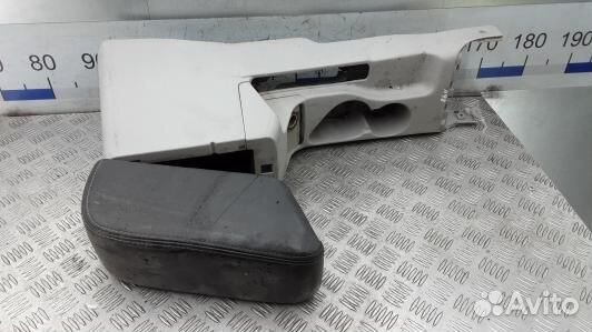 Подлокотник центральный mitsubishi pajero sport 1