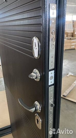 Входная металлическая дверь 