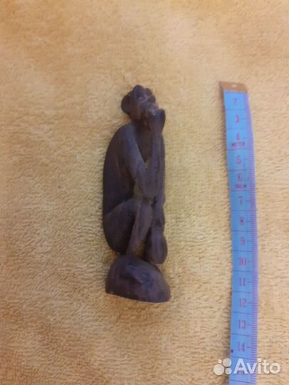 Фигурки из ценного дерева и камня