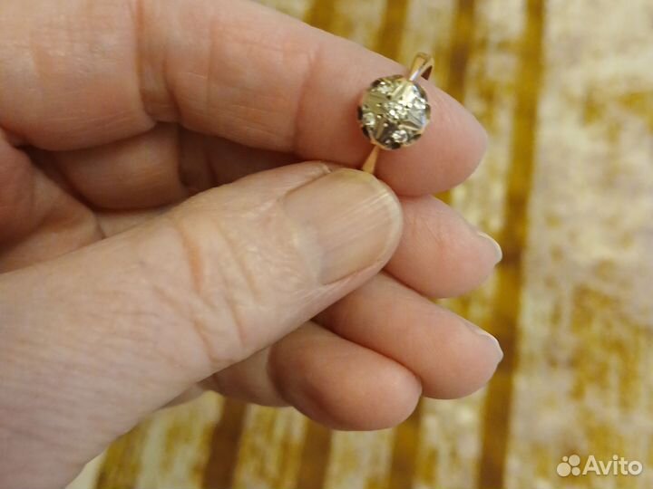 Золотое кольцо с бриллиантом СССР