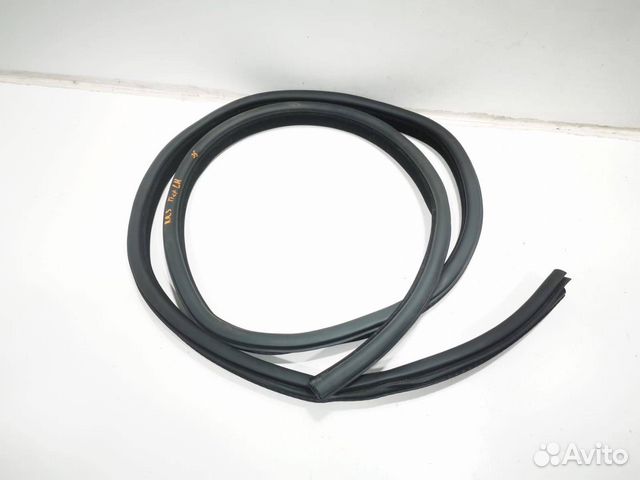 Уплотнитель двери передней левой Land Rover 4