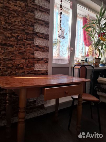 Кухонный стол и стулья