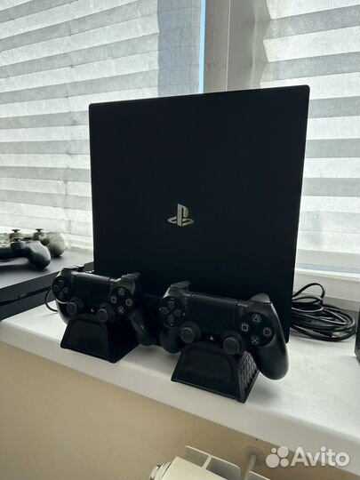 Sony playstation 4 pro 1tb cuh-7208B