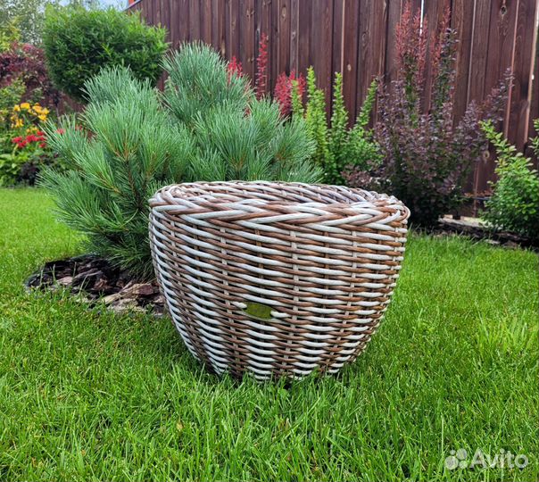 Кашпо из искуственного ротанга