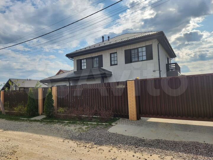 Дом 240 м² на участке 9,5 сот.