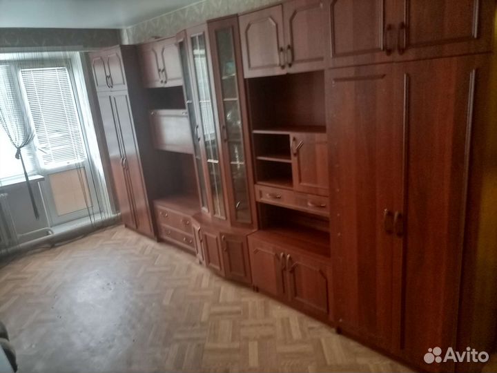 Стенка б/у. 220*400