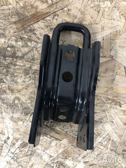 Петля буксировочная задняя Mitsubishi Outlander 3