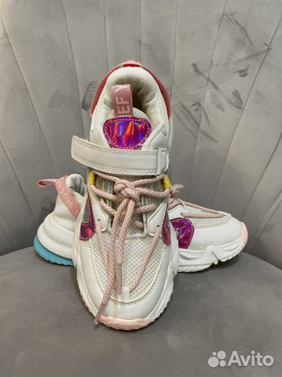 Кроссовки для девочки