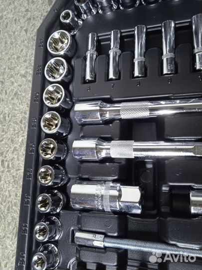 Инструмент в кейсе 142 предмета