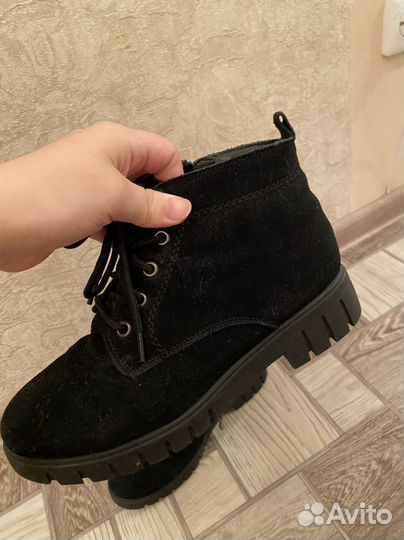 Замшевые ботинки