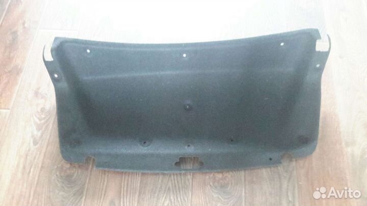 Обшивка крышки багажника Рено флюенс