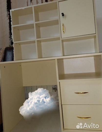 Книжный столик