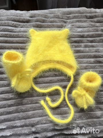 Комплект шапка Kitty и пинетки (носочки )