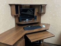 Компьютерный стол,монитор,клавиатура,мышка