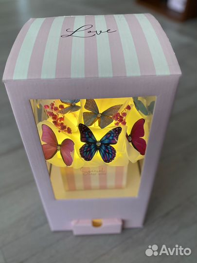 Коробка букет из бабочек в наличии на 8 марта
