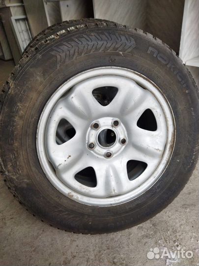 R15 Nokian Tyres Hakkapeliitta 8 205/65, PCD 5x105 DIA 60